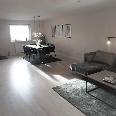 102 Fyrrelunden Villa *